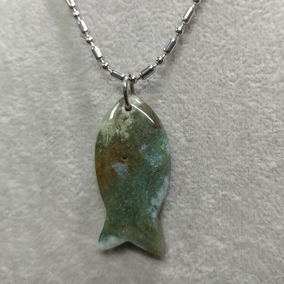 Moss Agate Fish Necklace Natural Gemstone Crystal Fish Pendant Stainless-Steel - Picture 9 of 14